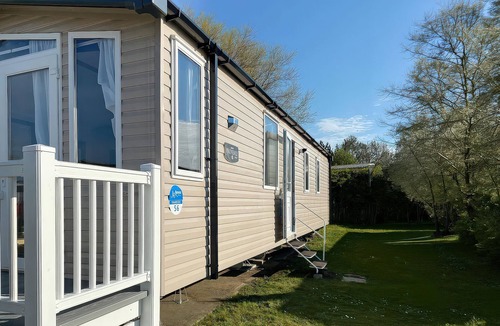 Isle of Grain Cottage | Thameside