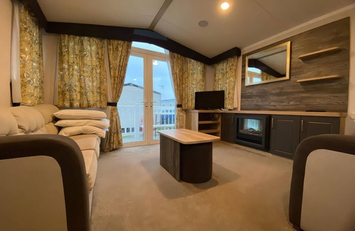 Isle of Grain Cottage | Thameside