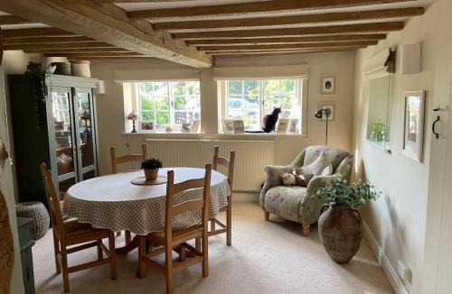 Moffat House | Thatch Cottage Singleton 2 miles from Goodwood