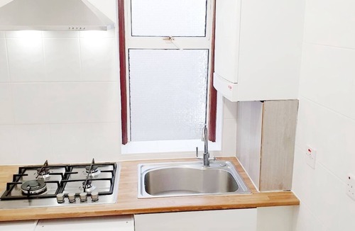 Ponders End Bed & Breakfast | The 55