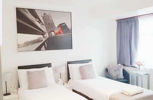 Ponders End Bed & Breakfast | The 55