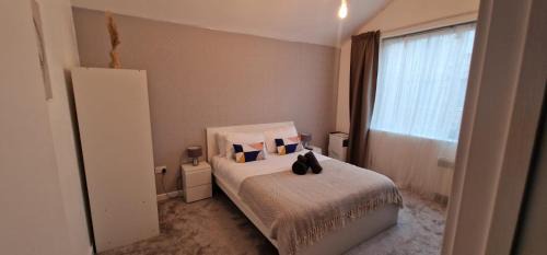 Barking Villa | The Aurum