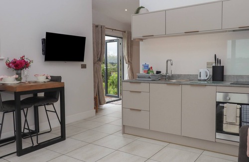 Tiverton Cottage | THE BICKLEIGH, romantic, with hot tub in Tiverton