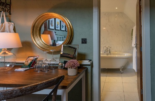 Knowl Hill Hotel | The Bird In Hand