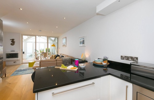 Carbis Bay Cottage | THE BREAKERS, pet friendly, character holiday cottage in Carbis Bay