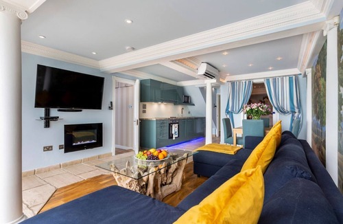 Folkestone Villa | The Breakers - Riviera Apartment