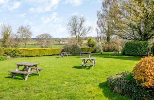 Wookey House | The Burcott Inn Cottages