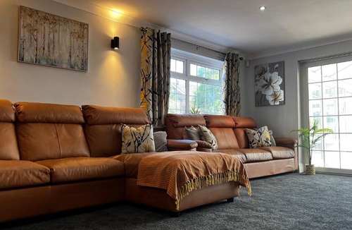 Blacon Apartment | The Cheshire Gathering - With Hot Tub