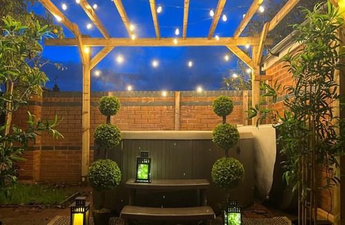 Blacon Apartment | The Cheshire Gathering - With Hot Tub