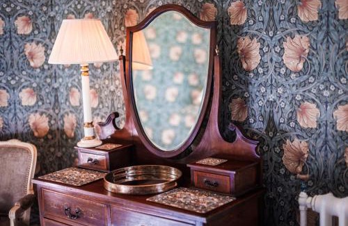 Weston-under-Redcastle Bed & Breakfast | The Citadel