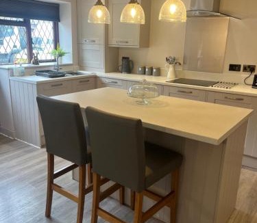 Coalpit Heath House | The Coach House at BYRE HOUSE Stylish spacious retreat with secure parking