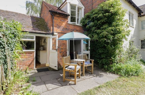 Pershore Cottage | The Cottage: Idyllic Walks Await