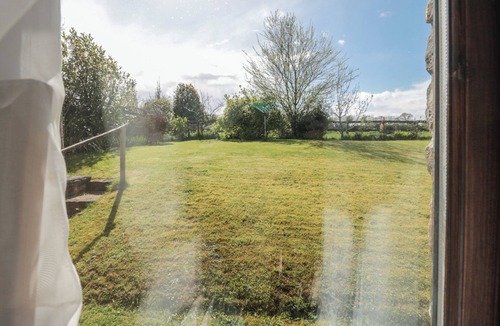 Compton Martin Cottage | THE COWSHED, romantic, with a garden in Regil