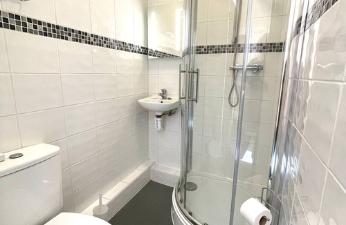 Eton Hotel | The Crown And Cushion