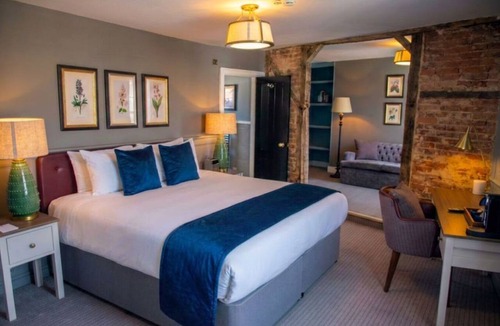Abingdon Hotel | The Crown & Thistle, Abingdon, Oxfordshire – Acorn Pubs