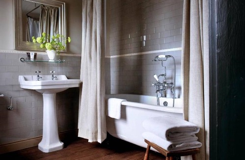 Abingdon Hotel | The Crown & Thistle, Abingdon, Oxfordshire – Acorn Pubs