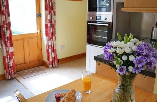Clyst Saint George Apartment | The Dairy Apartment - Double Bed