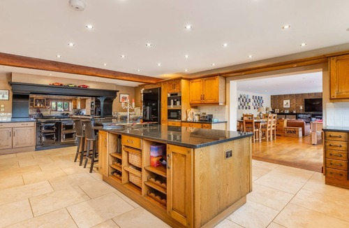 Worlington Villa | The Devonshire - Six Bedroom Villa, Sleeps 12