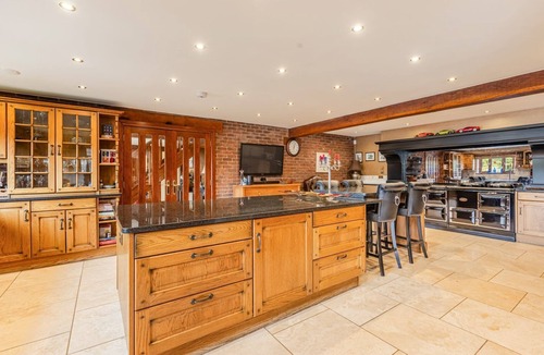 Worlington Villa | The Devonshire - Six Bedroom Villa, Sleeps 12