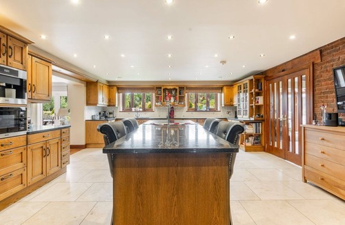 Worlington Villa | The Devonshire - Six Bedroom Villa, Sleeps 12