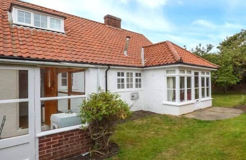 Cromer Cottage | THE DINGLE, pet friendly, character holiday cottage in Cromer
