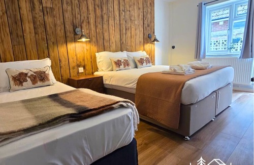 Dibden Purlieu House | The Distinguished Squirrel - Room 4 - New Forest