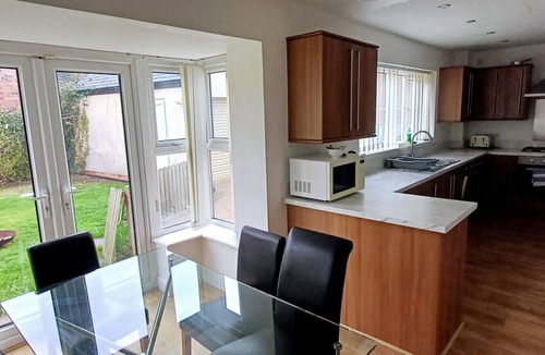 Cornforth House | The Green House Durham Large Family & Contractor Stay Sleeps 12 with Ample Parking