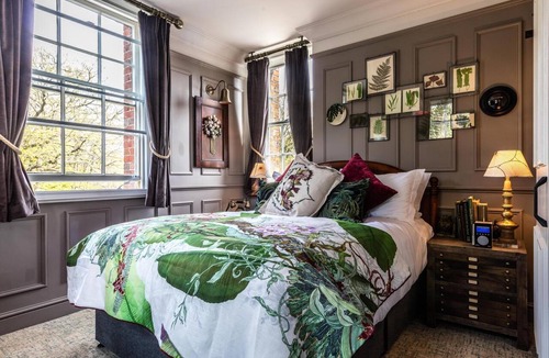 Weybridge Hotel | The Hand & Spear