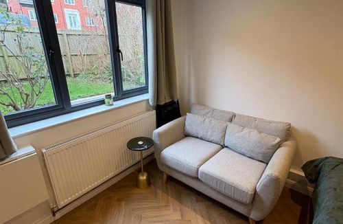 Severn Beach Apartment | The Haven Luxury Studio Apartment with parking