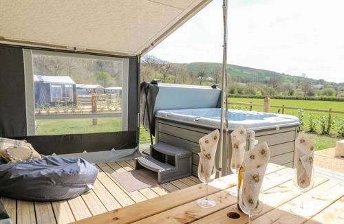 Llandrindod Wells House | The Heron: A Charming Retreat in Rhayader