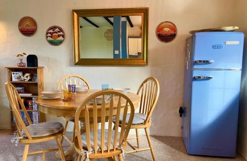 North Buckland House | The Hide - 2 bed cottage, pool, close to beaches