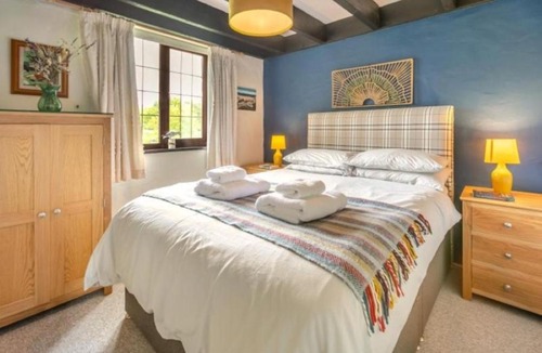 North Buckland House | The Hide - 2 bed cottage, pool, close to beaches