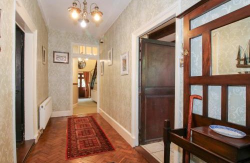 Bishops Castle House | The Laurels