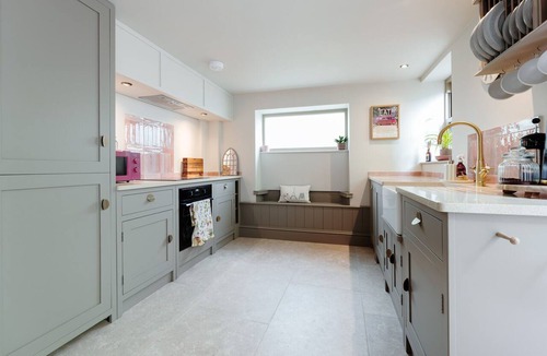 Bristol Floating Harbour House | The Lime House: Rustic Cliftonwood Abode