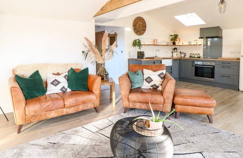 Hopton Cottage | THE LOOKOUT, romantic, luxury holiday cottage in Hopton-On-Sea