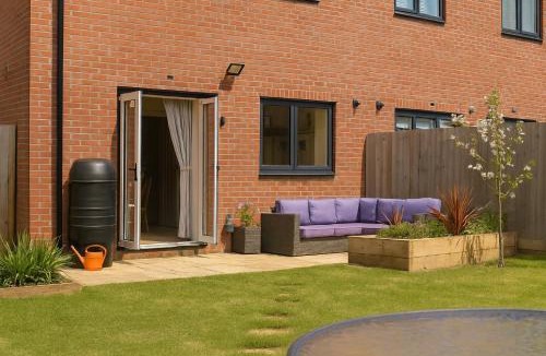 Clyst St Mary House | The Nest Retreat Exeter - Spacious Stay Near City Center