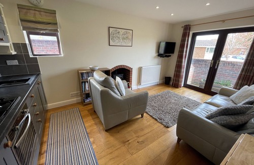 Warminster House | The Oaks - Cosy bungalow, near Longleat