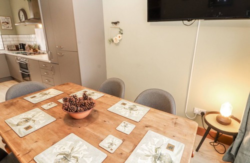 Penrith House | THE OAKS COTTAGE, pet friendly, character holiday cottage in Penrith