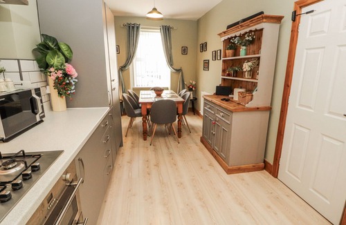 Penrith House | THE OAKS COTTAGE, pet friendly, character holiday cottage in Penrith