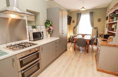 Penrith House | THE OAKS COTTAGE, pet friendly, character holiday cottage in Penrith