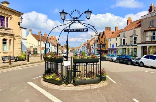 Thornbury House | The Old BlackSmiths -5 min from M5, J14