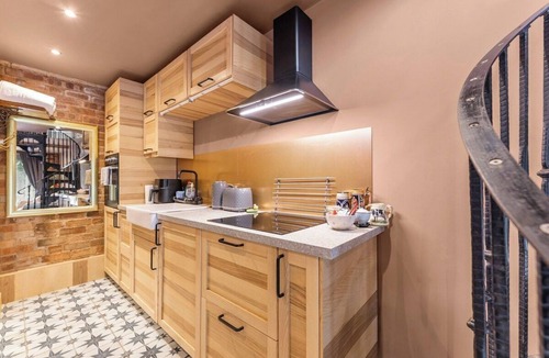 Nottingham House | The Old Coach Keeper's House -Sleeps 11 with Sauna