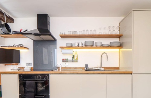 Flushing House | THE OLD CUSTOMS POST, pet friendly, with open fire in Flushing