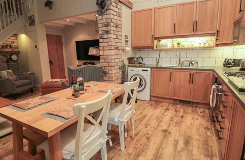 Warkworth House | THE OLDE STABLES, WiFi, open-plan, Warkworth