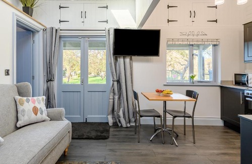 Sleaford House | The Pavilion