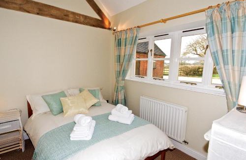 King's Bromley House | The Peacock Barn - E4713