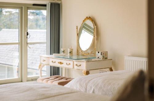 Newport House | The Poppies