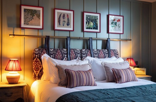 Chilworth Hotel | The Ragged Robin - A Heartwood Inn