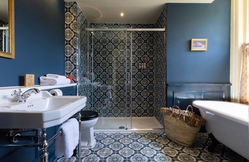 Chilworth Hotel | The Ragged Robin - A Heartwood Inn