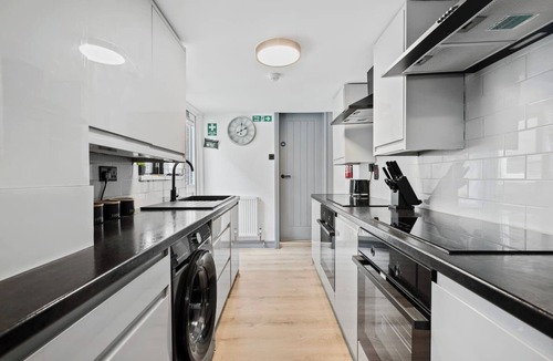 Reading House | The Reading Hub- central
